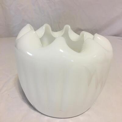 White scallop Edge Vase