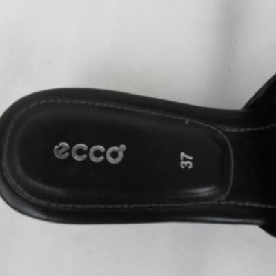 3 Pairs of Women's Shoes: Size 6 1/2, East5th and Ecco