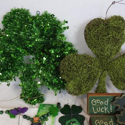 15+ Saint Patrick's Day Decor, Giant Clovers/Shamrocks, Green Necklaces