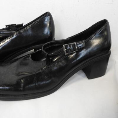 2 Pairs of Shoes, 8.5 Size Naturalizer, Unlisted, Heels