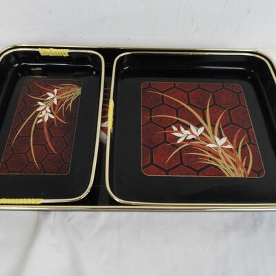 Set of Plastic Trays and Ceramic Plate, Black and Red