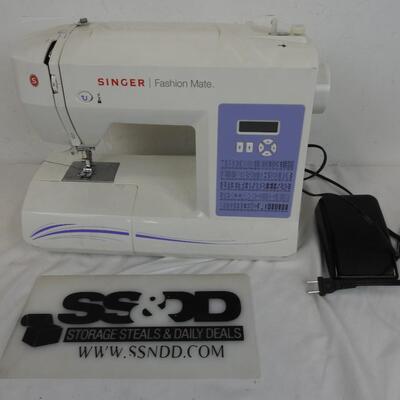 Singer Fashion Mate Sewing Machine, Works