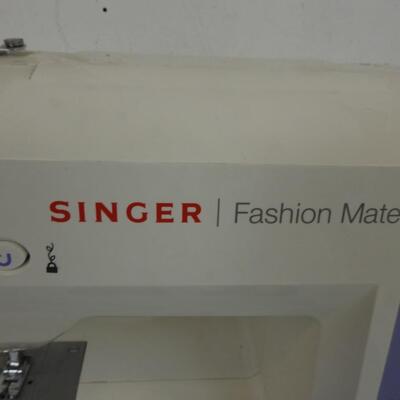 Singer Fashion Mate Sewing Machine, Works