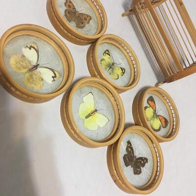 VINTAGE SET 6 BAMBOO BUTTERFLY ROUND COASTERS IN HANDLED CARRY RACK