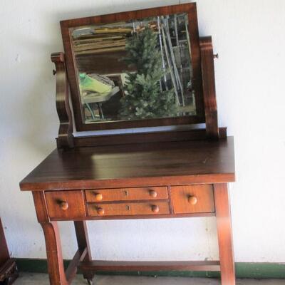Forsyth Line Dressing Table With Mirror