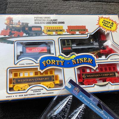 FORTY NINER Train Set no. 6014 with Christmas Pine Trees