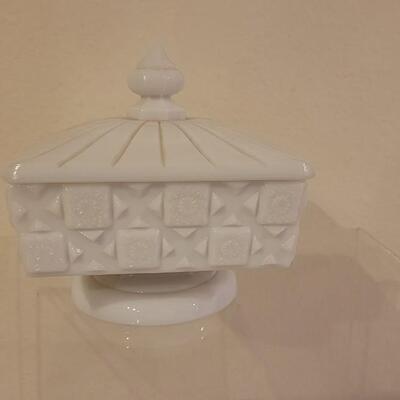 Lot 174: Vintage Milk Glass Candy Dish