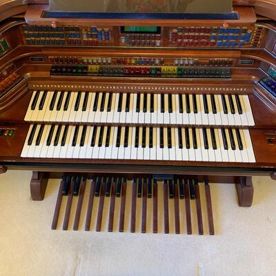 #4 Lowrey Majestic Organ Wonderful Condition