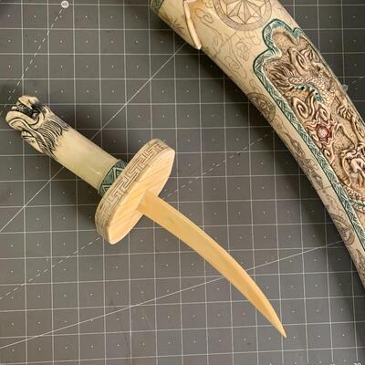 #5 Dagger With Beautiful Carved Case Display
