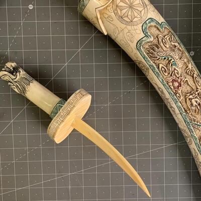 #5 Dagger With Beautiful Carved Case Display
