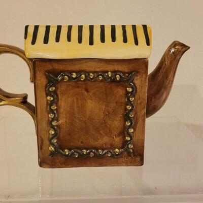 Lot 178: 'Antique Stall' Porcelain Teapot
