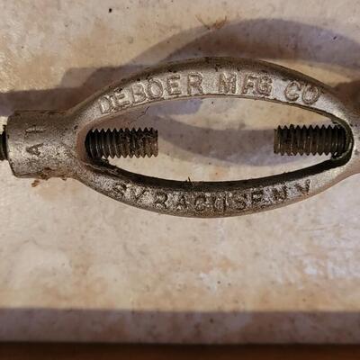 Lot 211: Vintage DEBOER MFG. Short Rails for Headboard and Foot Retail Display #3