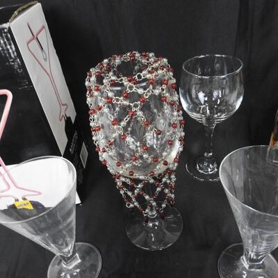 Martini Neon Light, 9 Wine Glasses, Decorative Beads, Wine Carrier