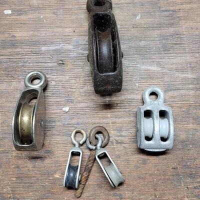 Lot 237: Pulleys Silver & Black