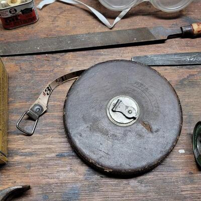 Lot 241: Tool Bench Tool Lot including a Black & Decker Pivot Driver