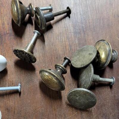 Lot 250: Pulls & Knobs Lot