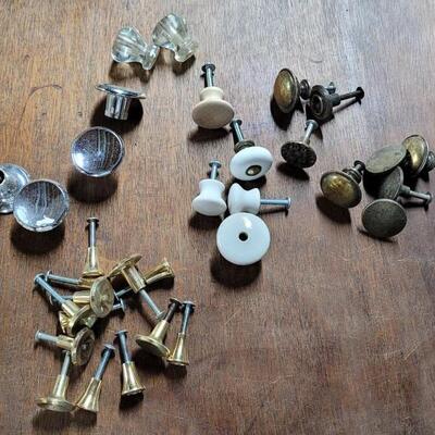 Lot 250: Pulls & Knobs Lot