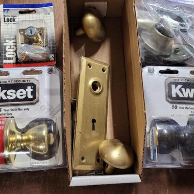 Lot 257: Doorknob and Lock Sets