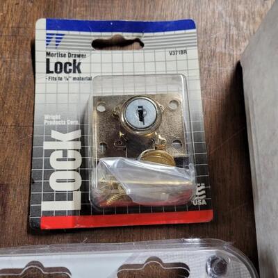 Lot 257: Doorknob and Lock Sets