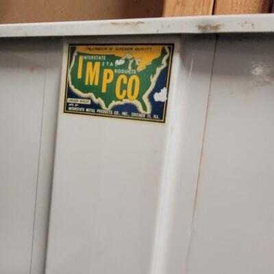 Lot 265: VINTAGE IMPCO METAL KITCHEN CABINET CUPBOARD WORK STATION CHICAGO UNION MADE