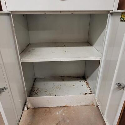 Lot 265: VINTAGE IMPCO METAL KITCHEN CABINET CUPBOARD WORK STATION CHICAGO UNION MADE