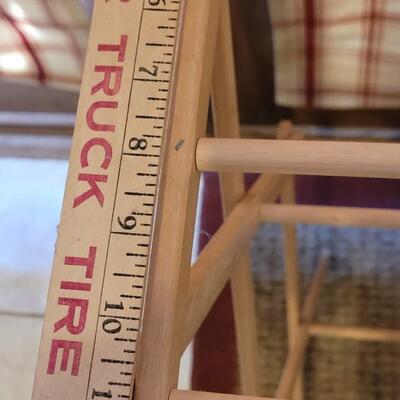 Lot 301: Vintage Hanging Rack