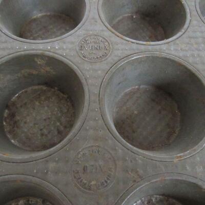 Nice Old 12 Count Muffin Tin, Ovenex USA