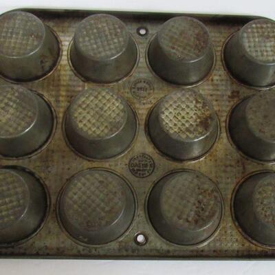 Nice Old 12 Count Muffin Tin, Ovenex USA