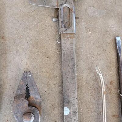 Lot 313: Vintage Tool Bench Lot