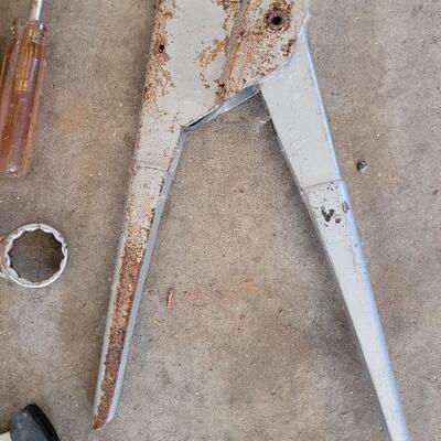 Lot 313: Vintage Tool Bench Lot