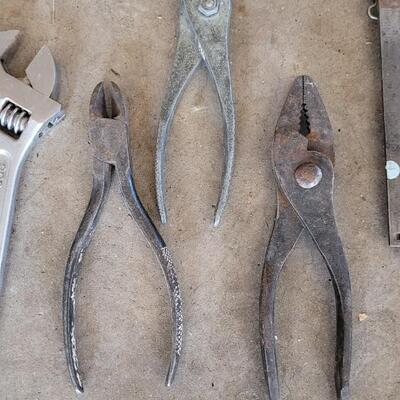 Lot 313: Vintage Tool Bench Lot