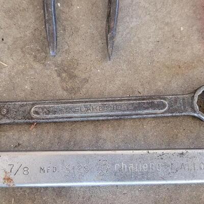 Lot 313: Vintage Tool Bench Lot