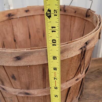 Lot 325: (2) Vintage Farmhouse Harvest Baskets