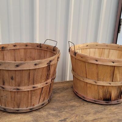Lot 325: (2) Vintage Farmhouse Harvest Baskets