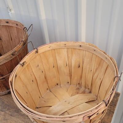 Lot 325: (2) Vintage Farmhouse Harvest Baskets