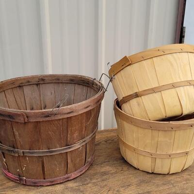 Lot 327: (3) Assorted Size Vintage Farmhouse Harvest Baskets
