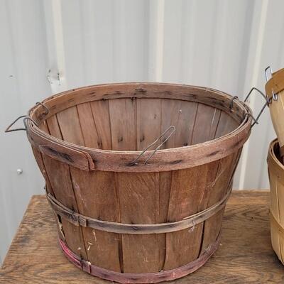 Lot 327: (3) Assorted Size Vintage Farmhouse Harvest Baskets