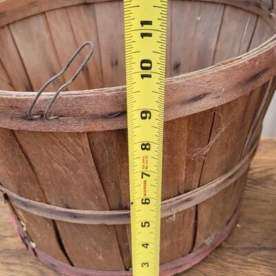 Lot 327: (3) Assorted Size Vintage Farmhouse Harvest Baskets
