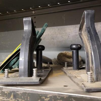 Lot 331: Large Bundle of Painter's Tools