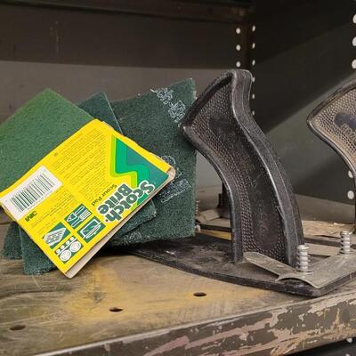 Lot 331: Large Bundle of Painter's Tools