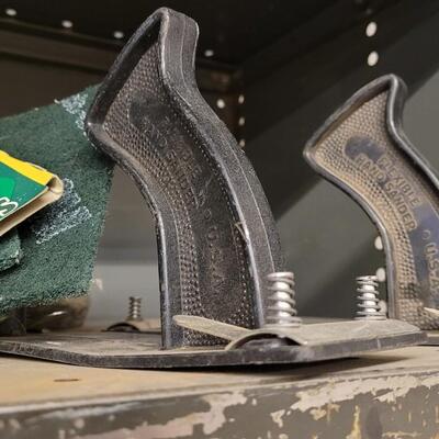 Lot 331: Large Bundle of Painter's Tools