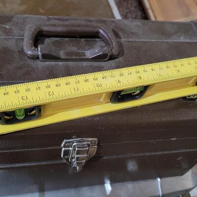 Lot 332: Vintage HANDI CRAFT Toolbox w/ Level Ruler