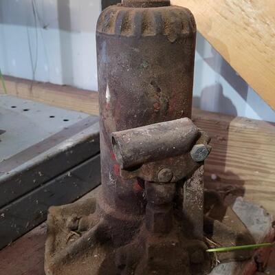 Lot 336; (2) Vintage Small Hydraulic Jacks