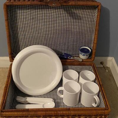 Vintage Picnic BasketÂ 