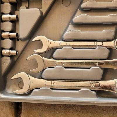 Lot 347: Sockets & Wrenches Tool Lot