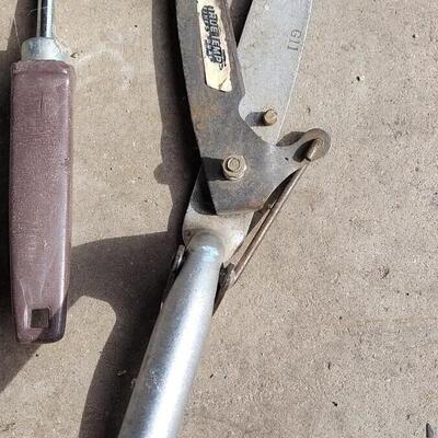 Lot 353: Gardening Hand Tools and Sprayer Wand