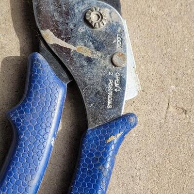 Lot 353: Gardening Hand Tools and Sprayer Wand