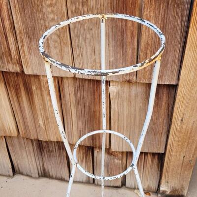 Lot 362: Vintage Pin Leg White Metal Planter Stand