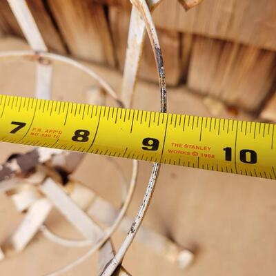 Lot 363: Vintage White Metal Curved Feet Plant Stand