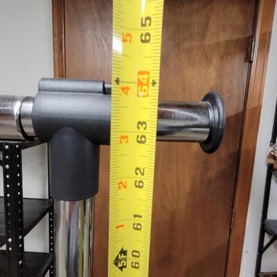 Lot 369: Rolling Hanging Garment Rack